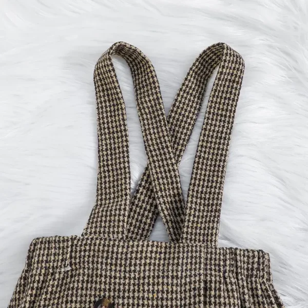 Stylish Simplicity: Textured Turtleneck and Houndstooth Suspender Skirt Set for Fashionable Girls (4-7 years)